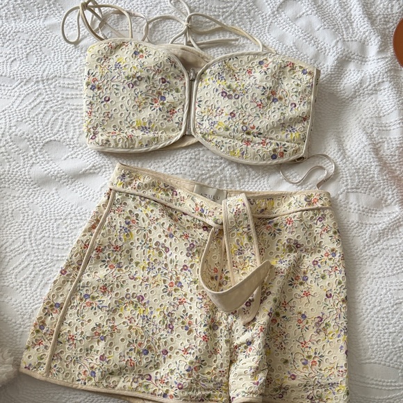 Azulu Pants - High-Waist Floral Eyelet Shorts - Cream